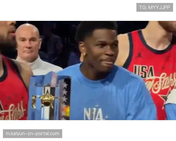 全新赛制激活全明星周末 爱德华兹捧起MVP奖杯